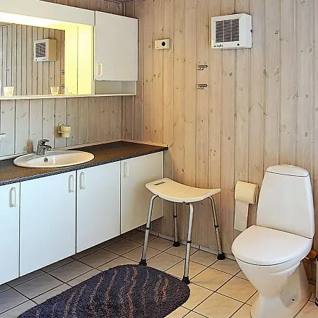 Four-bedroom Holiday In Ringkobing 14 *